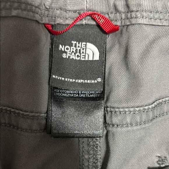 The North Face Women's Cargo Shorts - Gray - Picture 2 of 7